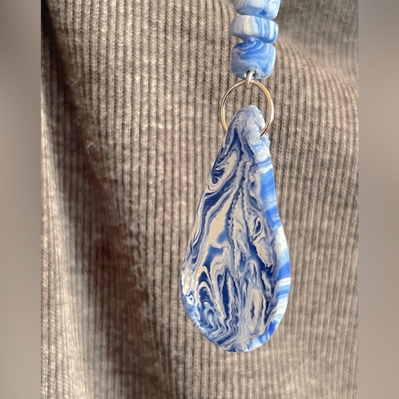 Handmade vibrational dangle earrings - Picture 3 of 5